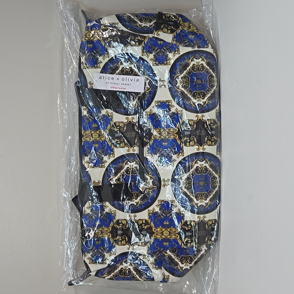 🔥FINAL💲⬇️Alice+Olivia Regal Romance 🖤/💛/💙 Print Duffle Bag ~ NWT - Picture 9 of 10